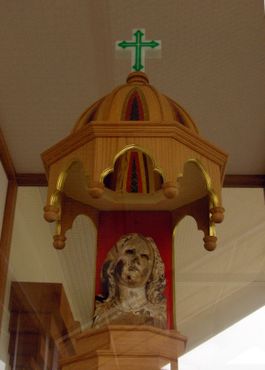 Голова статуи Девы Марии