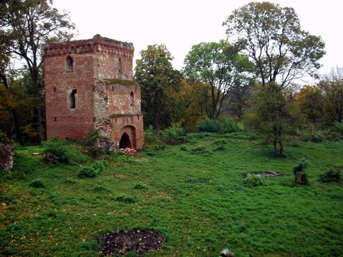 Заброшенный замок в Калининградской области