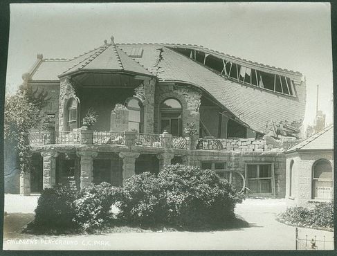 Шэрон-билдинг
на детской игровой площадке после
землетрясения 1906 года