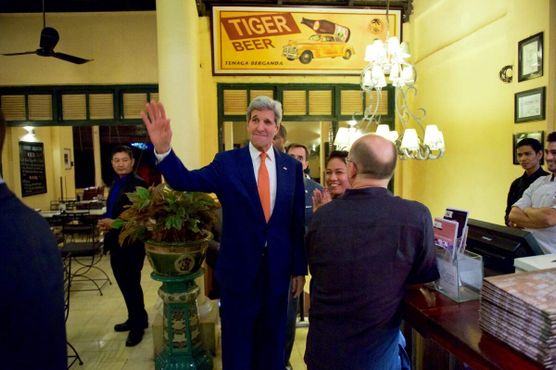 Госсекретарь Керри посетил клуб в 2016 году
