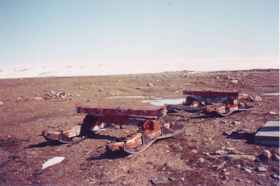 Заброшенные грузовые крепления-лыжи, 1993 год