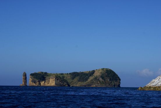 Вид на островок с материка