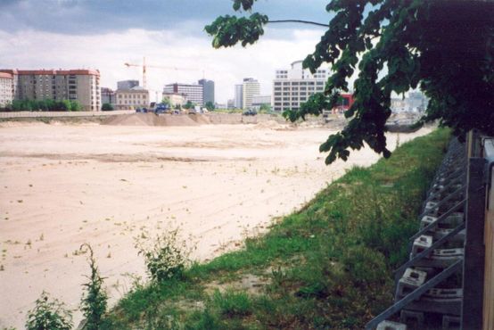 Территория в 1998 году