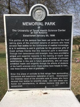 Памятная доска в мемориальном парке