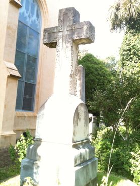 Крест на унитарианском кладбище