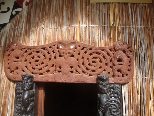 Интерьер дома собраний маори