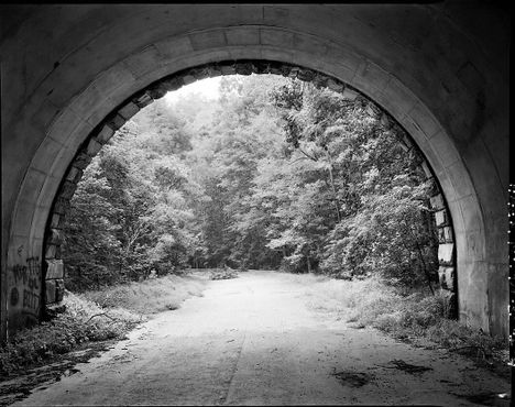 Западный вход в туннель, конец дороги