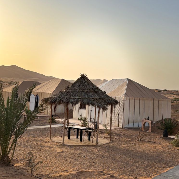 Отели 4*, Палатки