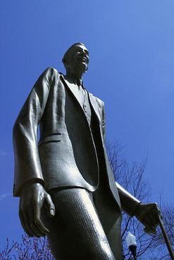 Памятник Роберту Уодлоу