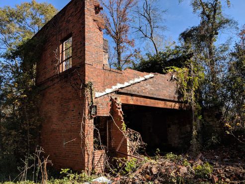 Остатки цеха по розливу воды