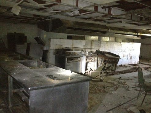 Кухня в подвале