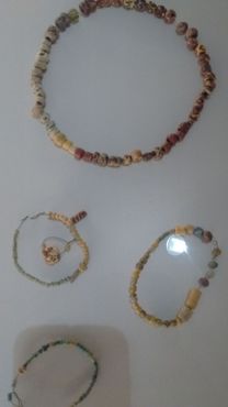 Ожерелья и браслеты из ракушек
