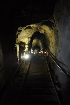 ступени в пещере "Санни Джим"