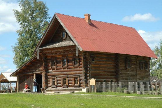Классическое деревянное здание музея