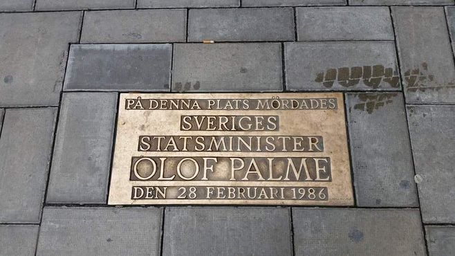 Мемориальная доска на перекрёстке улиц Свеавеген и Туннельгатен 