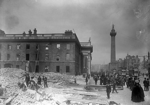 Останки главного почтамта Дублина после восстания в 1916 году