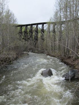 Старый железнодорожный мост, ведущий в Кенникотт