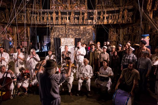 Театр «Брэд энд Паппет»