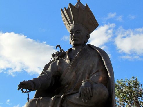 Статуя Данзанравжаа, «великого и ужасного святого
Гоби»