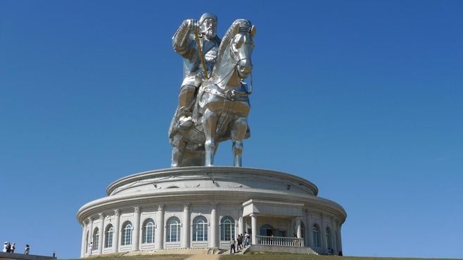 Самая высокая в мире конная статуя