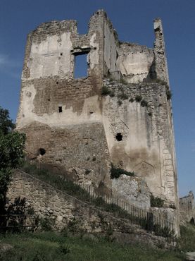 Развалины крепостной башни