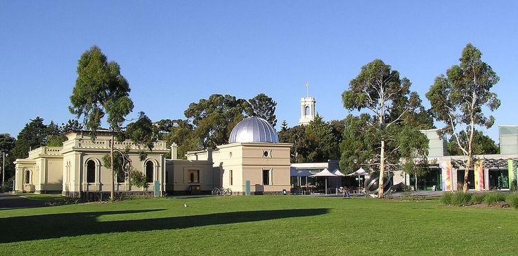 Здание обсерватории Мельбурна и дом с астрографом