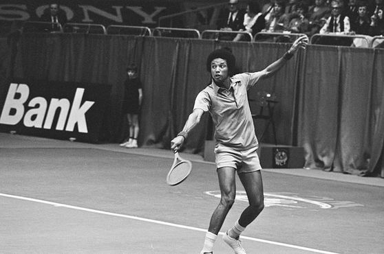 Американский теннисист Артур Эш на Международном теннисном турнире 1975 года в Роттердаме