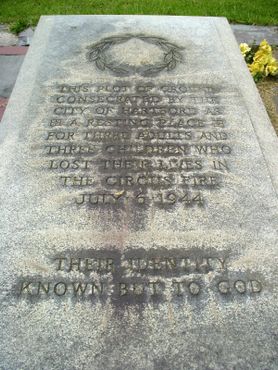 Могила на кладбище Нортвуд, где захоронены 6 (сейчас 5) неопознанных жертв