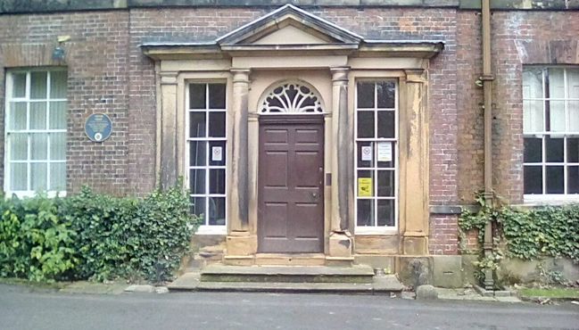 Входная дверь дома Джорджа Стефенсона