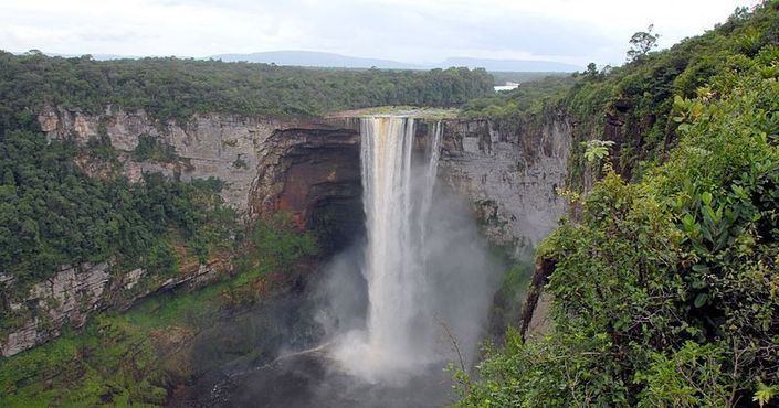Водопад Кайетур во всём своём величии