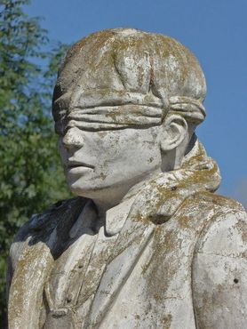 Памятник павшим на рассвете