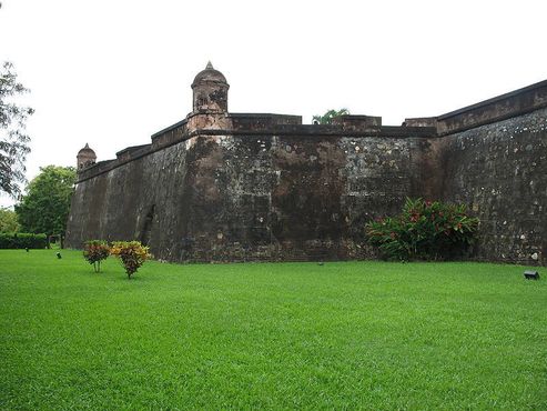 Вид на внешнюю стену крепости
