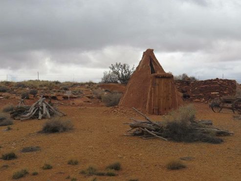 Парная племени навахо на территории ранчо Рок-Арт