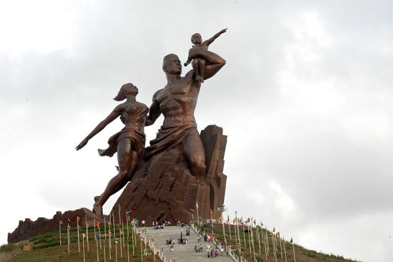 Монумент «Возрождение Африки»