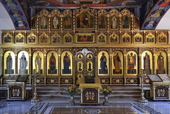 Русский
православный храм Святого Архангела
Михаила