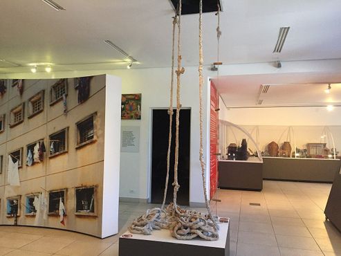 Выставка предметов, использованных заключёнными для совершения самоубийства