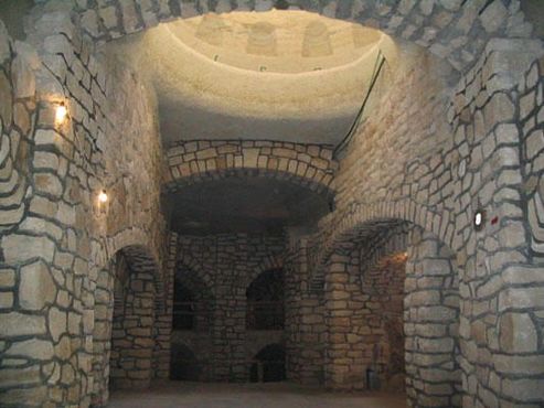 Каменная кладка в подземном городе