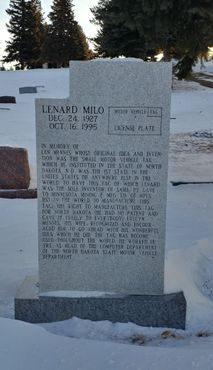 Могила Ленарда Меннеса