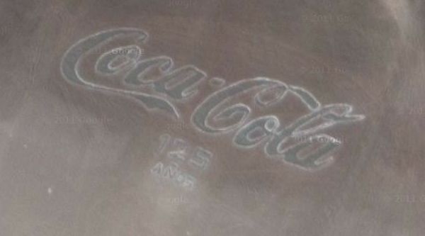 Логотип был обновлён, когда компании Coca-Cola исполнилось 125 лет