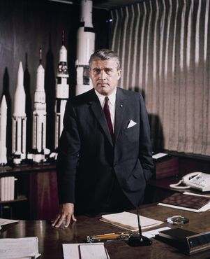 Вернер фон Браун в Центре космических полетов им. Маршалла, 1 мая 1964 года