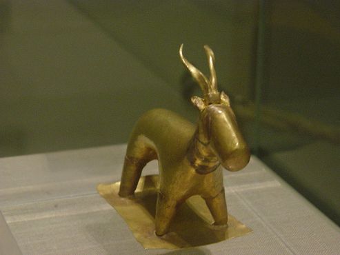 Золотая фигурка горного козла - единственный предмет из золота, найденный при раскопках
