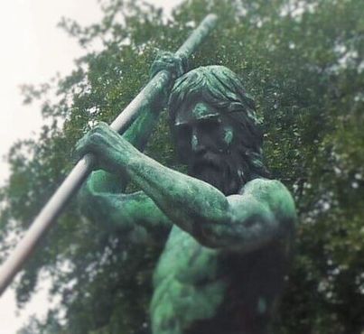 Солнечные часы «Царь Нептун»