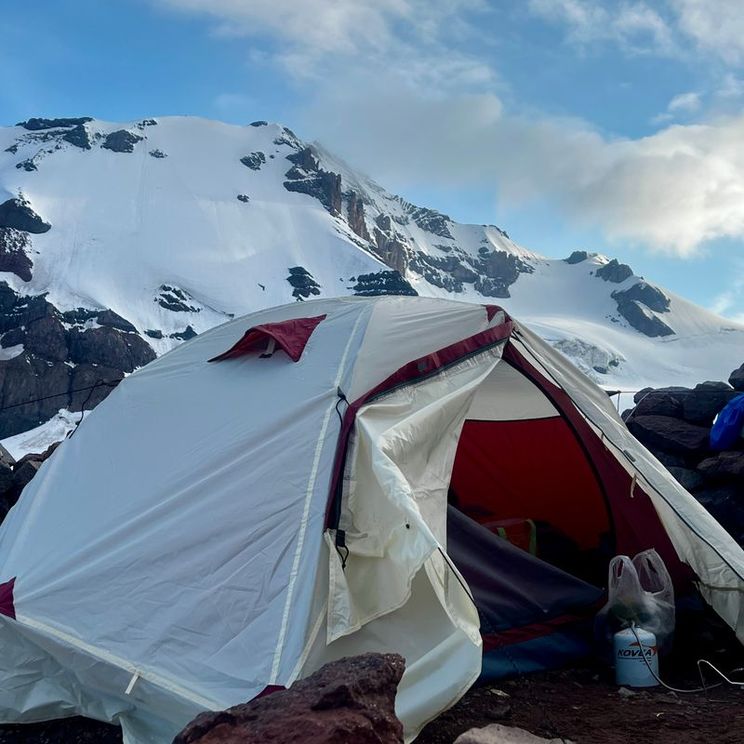 Отели 3*, Палатки