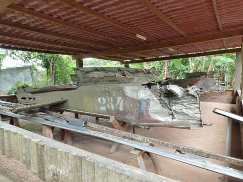 Обломки сбитого вертолёта в Музее революции в Перкине