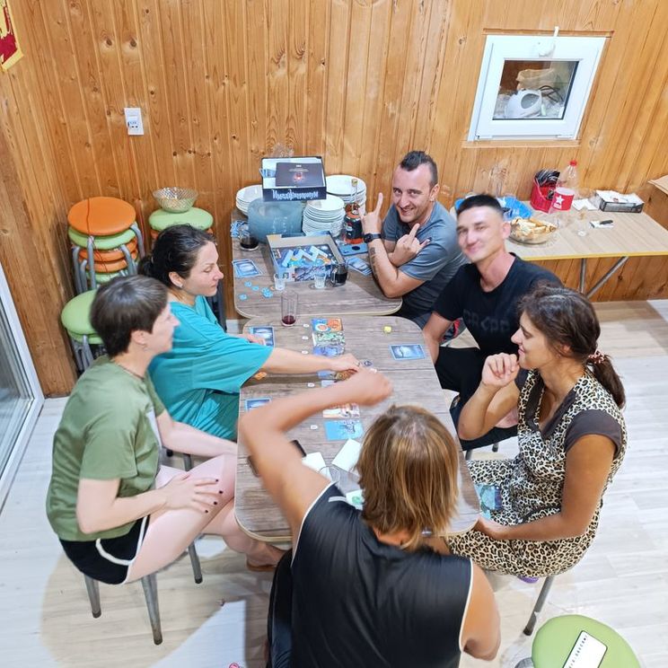 Хостелы, Палатки