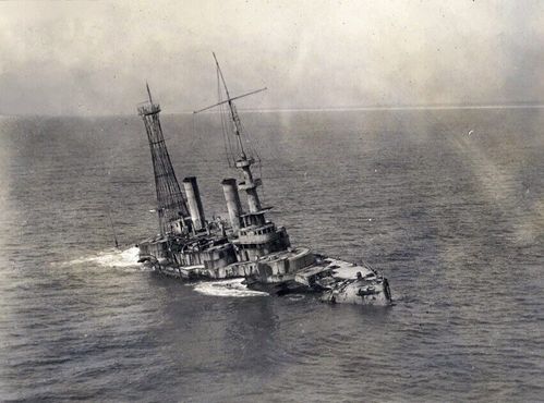 Бывший линейный корабль ВМС США "Массачусетс" затонул около Пенсаколы в 1921 году
