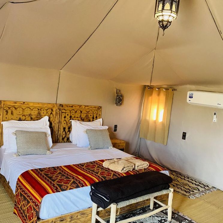 Отели 4*, Палатки