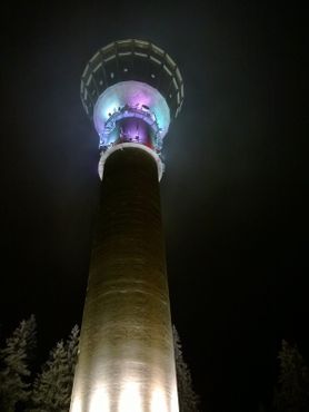 Вид башни ночью