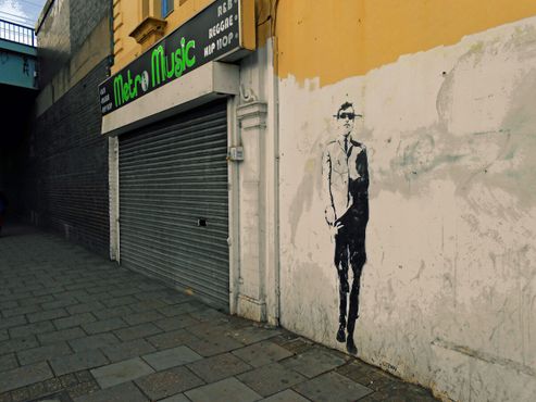 Мурал в честь мика на Холлоуэй-стрит, 251