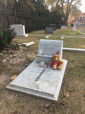 Могила Джонбенет Рэмси на кладбище Сент-Джеймс